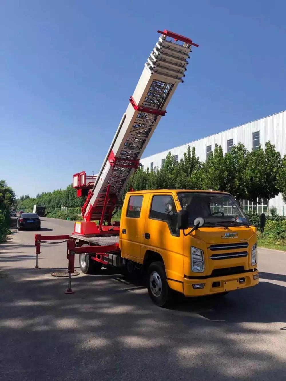 德兴附近的云梯车出租服务：轻松解决高空作业需求